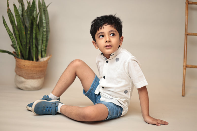 Mini Chandra : Jamdani White Half-sleeve Shirt