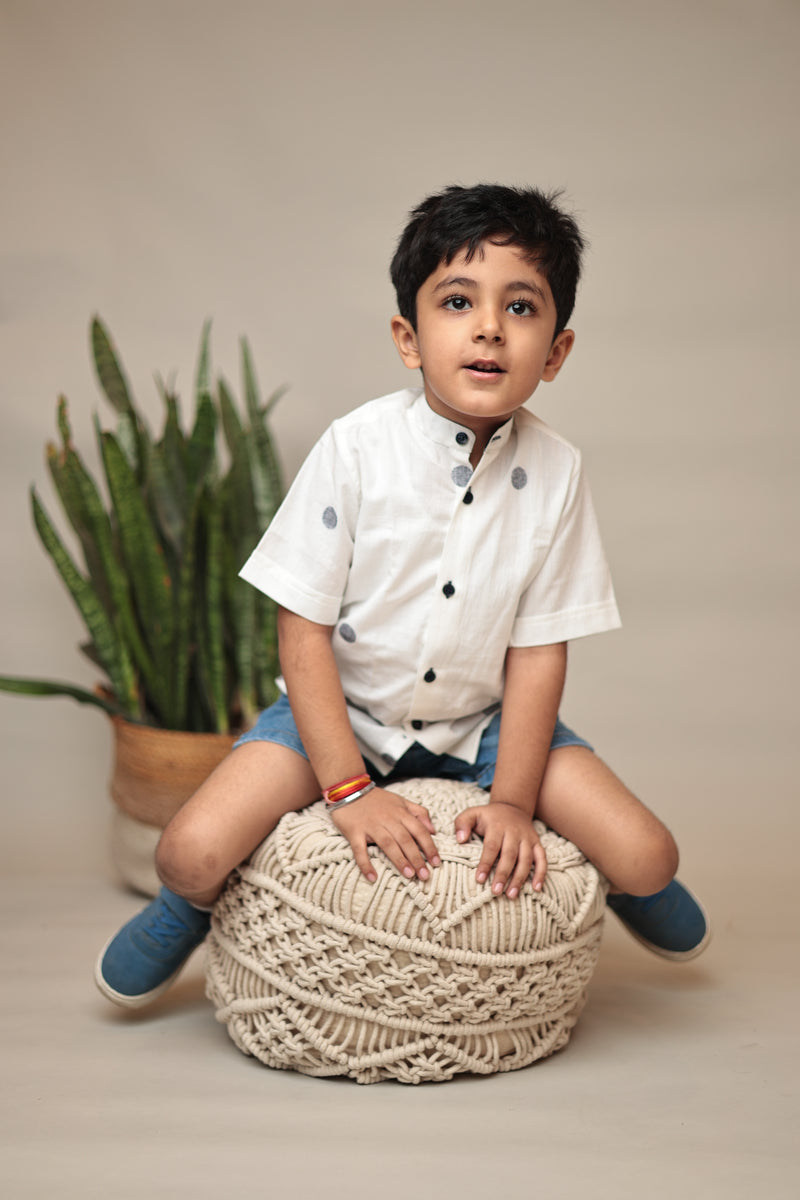 Mini Chandra : Jamdani White Half-sleeve Shirt