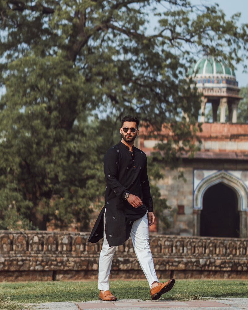 SARVA : Jamdani Black Knee-Length Kurta